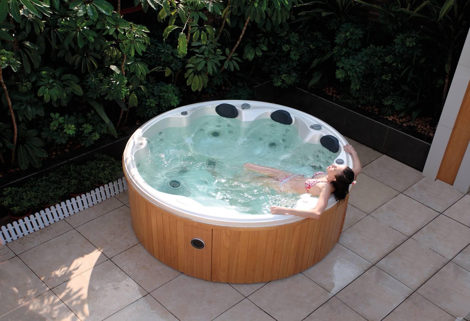 Vasca idromassaggio da esterno jacuzzi Eden