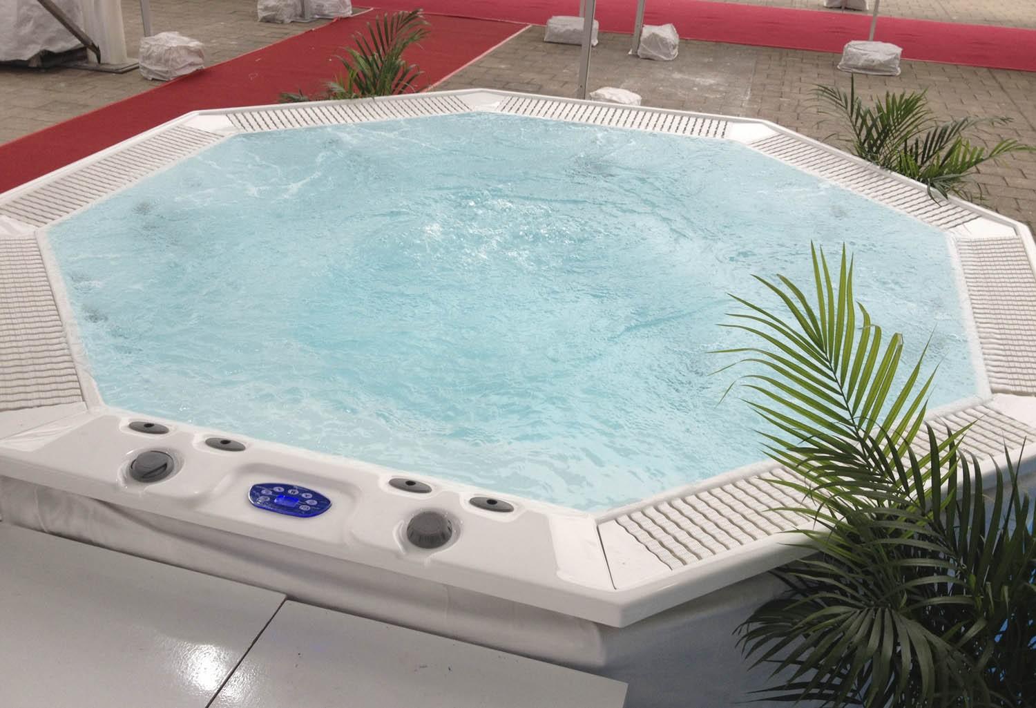 Vasca idromassaggio da esterno jacuzzi gigante AR-005