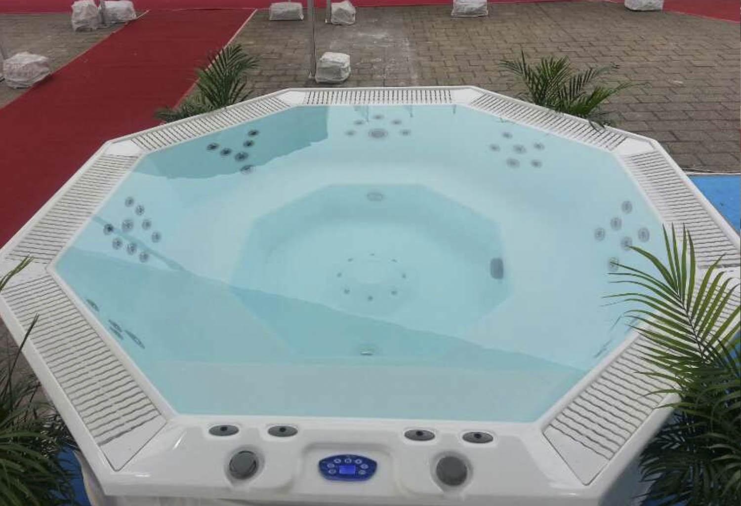 Vasca idromassaggio da esterno jacuzzi gigante AR-005