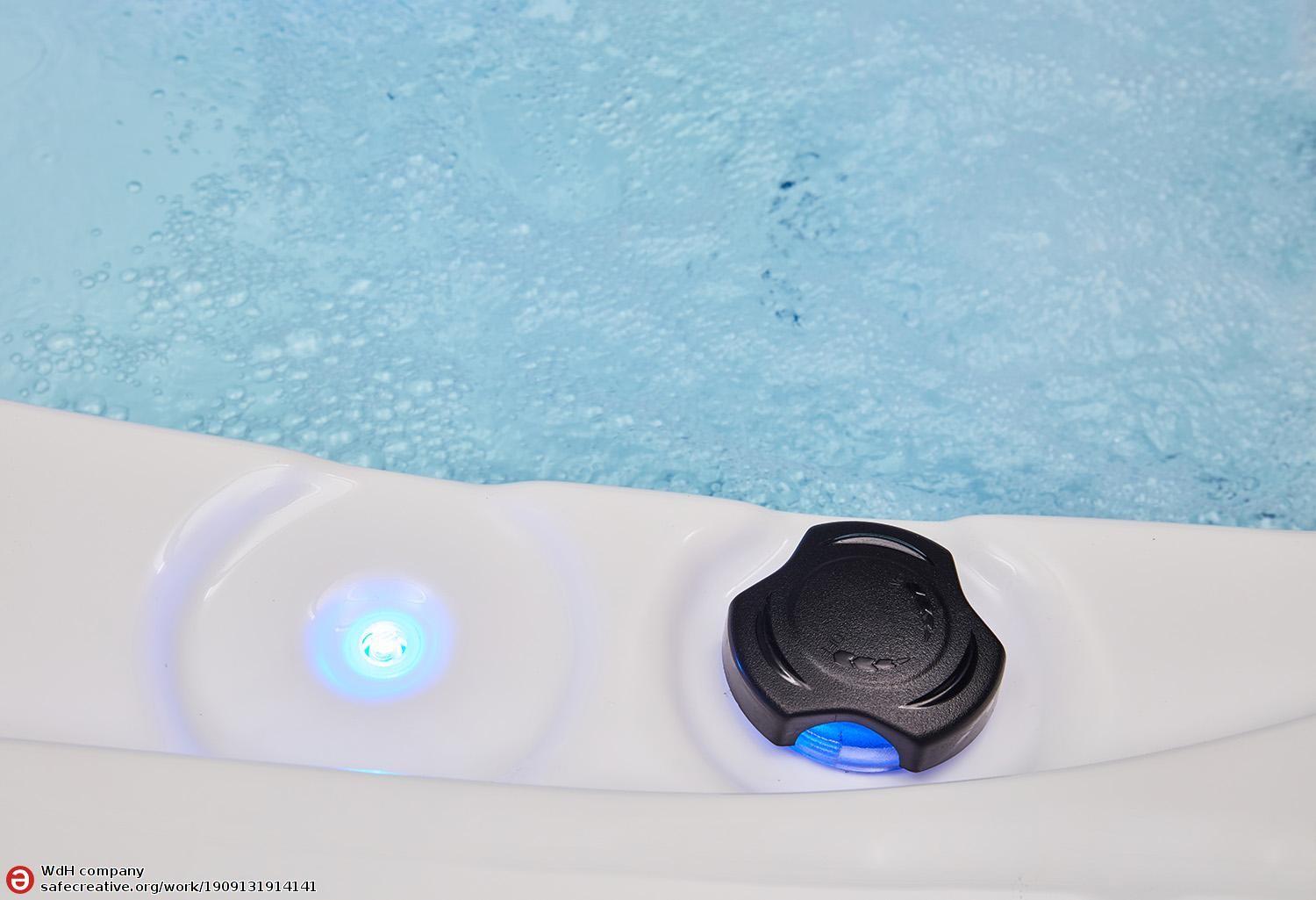 Vasca idromassaggio da esterno jacuzzi Solstice