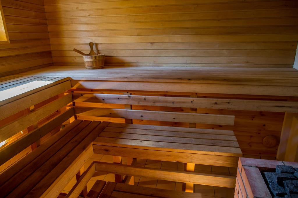 Come usare la sauna finlandese, secondo i suoi creatori