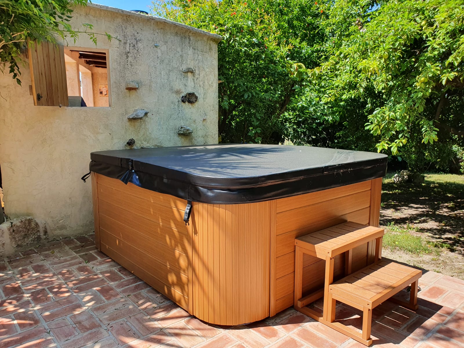 Una jacuzzi da esterno: i motivi per acquistarne una